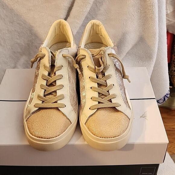 Dolce Vita Dune Metallic  Calf Hair size 8.5 sneakers NIB - Picture 4 of 9